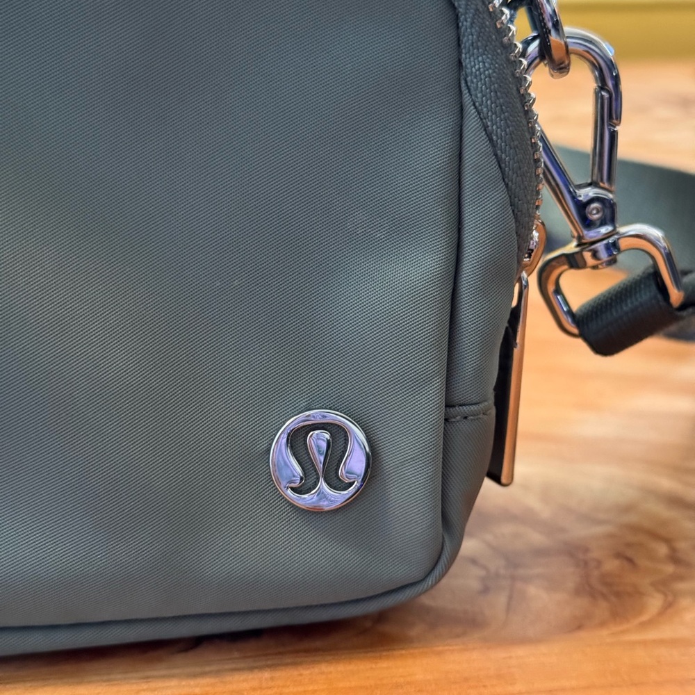 Lululemon Everywhere Crossbody with Metal Hardware - Picture 7 of 13